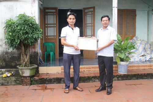 Khen thưởng 'người hùng' cứu xe máy bị mất phanh ở Tam Đảo, Vĩnh Phúc