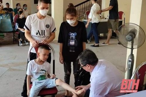 Khám sàng lọc và chỉ định phẫu thuật miễn phí cho trẻ em bị khuyết tật vận động