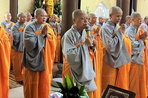 Huế: Chư Ni bố-tát, quá đường tập trung kỳ đầu tiên trong mùa An cư Phật lịch 2566