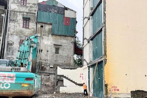 Hoàn thành phá dỡ công trình vi phạm xây dựng tại 84 đường Láng