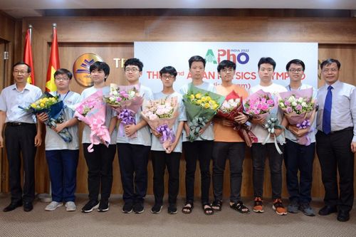 8/8 học sinh Việt Nam đoạt giải tại Olympic Vật lý Châu Á- Thái Bình Dương