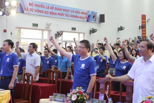 Công đoàn Giáo dục Việt Nam mít tinh hưởng ứng ngày Thế giới không thuốc lá