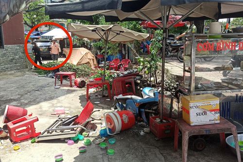 Ô tô mất lái lao vào quán cơm ven đường