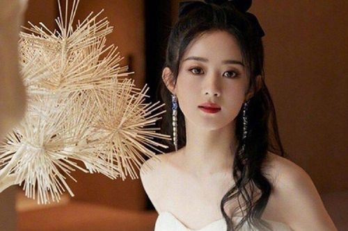 Triệu Lệ Dĩnh gây tranh cãi khi có lượt xem trực tuyến cao nhất giới giải trí Hoa ngữ