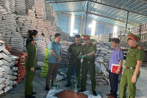 Thanh Hóa: Bắt Giám đốc Hoàng Văn Cường chuyên sản xuất, buôn bán phân bón giả