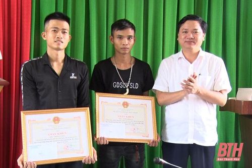 Khen thưởng các cá nhân dũng cảm cứu người trên hồ Hao Hao