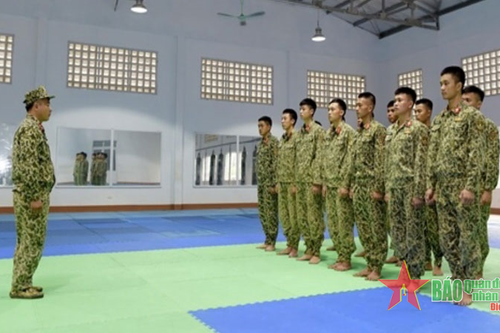 Xem Đặc công luyện võ