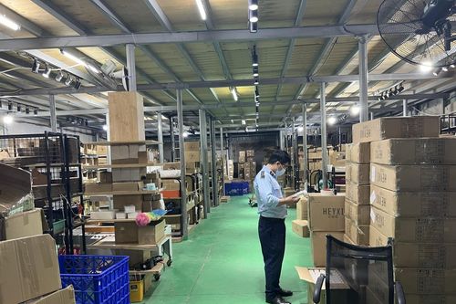Tạm giữ lô mỹ phẩm nhập lậu giá trị gần 6 tỷ đồng