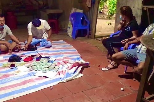 Công an tỉnh Vĩnh Long triệt xóa 'ổ bạc' trong một căn nhà biệt lập có cảnh giới