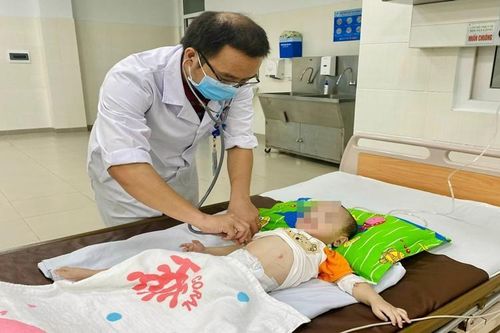 Nguy hiểm khi trẻ 9 tháng tuổi sặc sữa