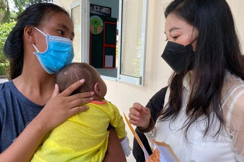Từng nuôi con một tháng tại bệnh viện, 'bà trùm hoa hậu' làm điều ý nghĩa ngày 1/6