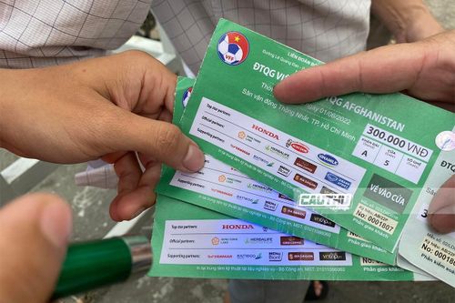 Cổ động viên 'kêu trời' vì mua nhầm vé giả trận Việt Nam vs Afghanistan