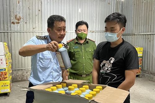 Quản lý thị trường Hà Nội: Triệt phá kho thuốc bảo vệ thực vật giả quy mô lớn