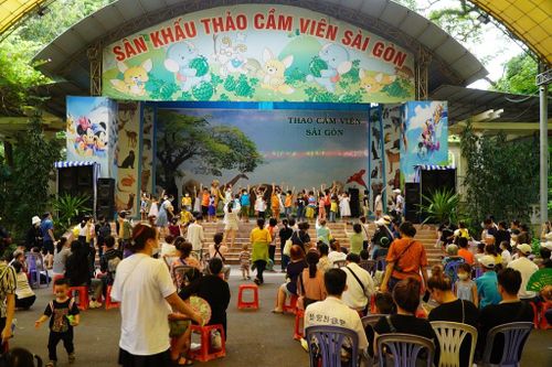 Thảo cầm viên Sài Gòn đông nghẹt trẻ em ngày Quốc tế thiếu nhi