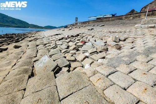 Hà Tĩnh: Dân sống bất an bên kè biển sạt lở nghiêm trọng