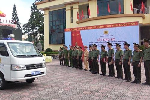 Bàn giao 40 xe ô-tô phục vụ công tác cho công an xã ở Cao Bằng