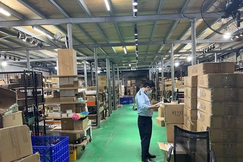 Thu giữ lô mỹ phẩm trị giá gần 6 tỉ đồng do Trung Quốc sản xuất không có hóa đơn, chứng từ