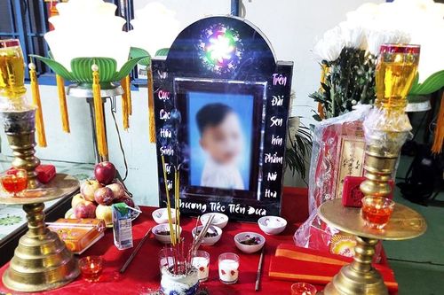 Bé trai 18 tháng tuổi tử vong nghi do 'bạo hành'
