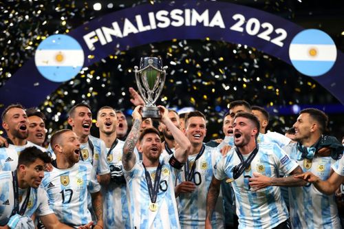 Messi đón danh hiệu 40 trong sự nghiệp, sắp số 1 thế giới