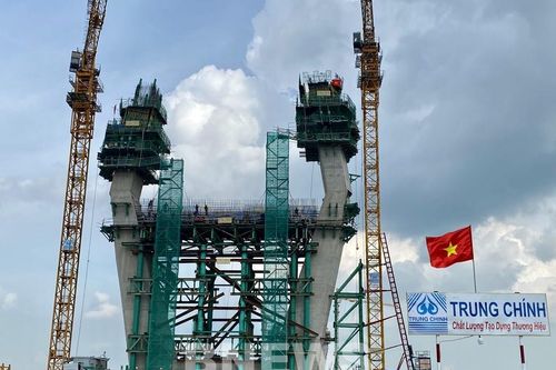 Hình hài cầu Mỹ Thuận 2 bắc qua sông Tiền sau hơn 2 năm thi công