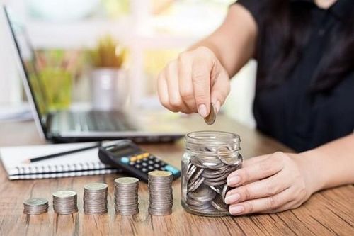'Bão giá đổ bộ': Nhà nhà lo cắt giảm chi tiêu