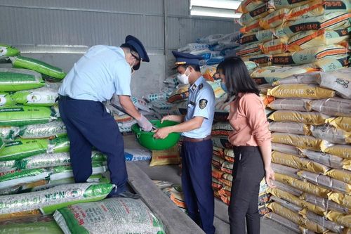 Phát hiện hơn 5 tấn phân bón NPK không đảm bảo chất lượng ở Tiền Giang