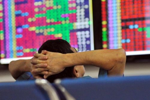 Hàng loạt mã lao dốc, VN-Index giảm gần 11 điểm