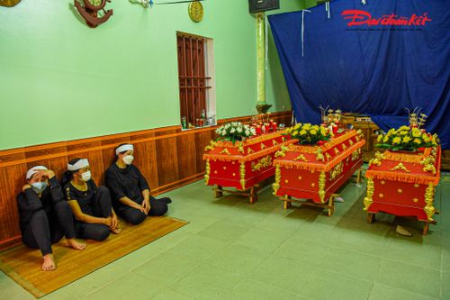 Đám tang đẫm nước mắt 3 nạn nhân vụ tai nạn thảm khốc ở Bắc Giang