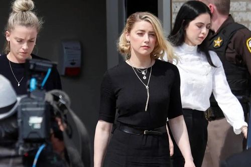 Amber Heard bị chế nhạo vì chiếc váy