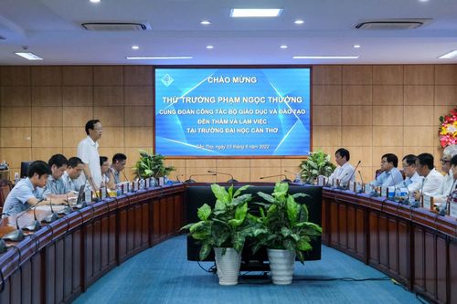 Thứ trưởng Phạm Ngọc Thưởng biểu dương sự chủ động của Trường ĐH Cần Thơ