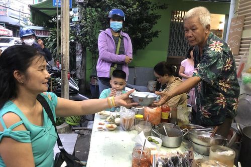 Khoảng bình yên trong 'bão'