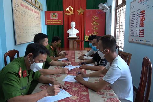 Huế: Dẹp nạn 'xin đểu' tiền người đi thăm mộ tại các nghĩa trang