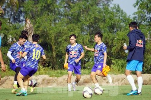 Người hâm mộ Hải Phòng hào hứng xem Hà Nội, HAGL, Viettel tập trước ngày khai mạc giải tứ hùng