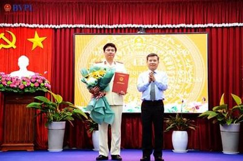 Công bố và trao Quyết định điều động, bổ nhiệm Viện trưởng VKSND thành phố Cần Thơ