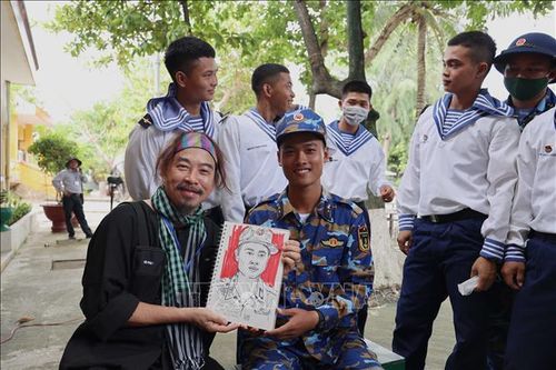 Cột mốc chủ quyền trong trái tim kiều bào - Bài 3: 'Đại sứ không lương'