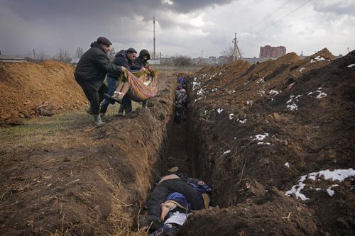 Những cảnh tượng ám ảnh qua 100 ngày cuộc chiến Nga- Ukraine