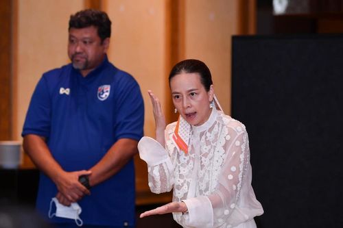 CĐV Thái Lan hết lý do đổ lỗi khi 'voi chiến xịn' may mắn hòa Việt Nam: Hãy sa thải HLV Worrawoot