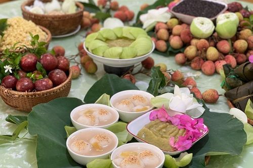 Xuýt xoa mâm cúng đầy đủ vật phẩm cùng màu sắc bắt mắt trong dịp Tết Đoan Ngọ