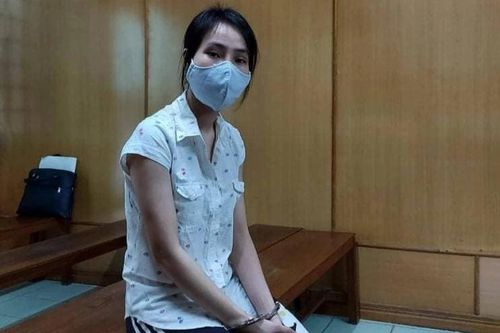 Nữ quái mang 'bom' cướp ngân hàng: 'Không cần bỏ nhiều tiền vậy đâu'
