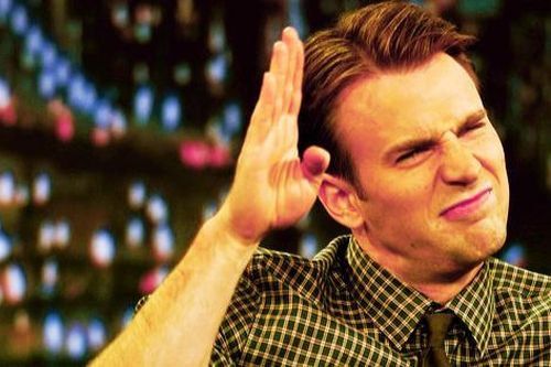 'Đội trưởng Mỹ' Chris Evans bị khui lại ảnh 'cúi lạy trước... đầu heo' từ 10 năm trước