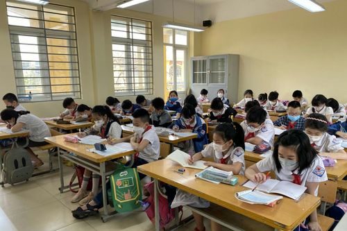 Quá tải trường lớp: Hà Nội giảm sĩ số học sinh bằng cách nào?