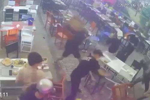 Triệu tập nhiều đối tượng trong vụ đuổi chém người trong quán nhậu ở Gò Vấp