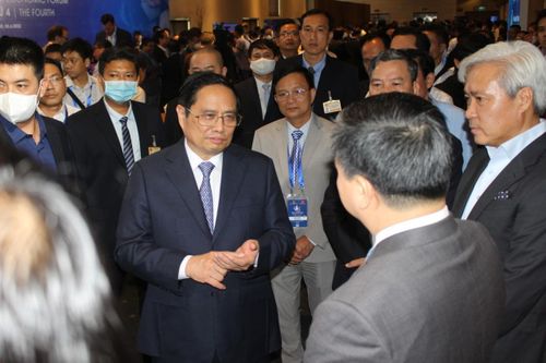 Thủ tướng tham dự tọa đàm cấp cao, bàn cách tăng khả năng chống chịu cho nền kinh tế