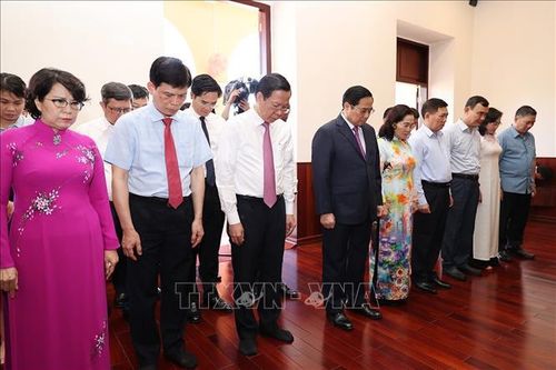 Thủ tướng Phạm Minh Chính dâng hương tưởng niệm Chủ tịch Hồ Chí Minh