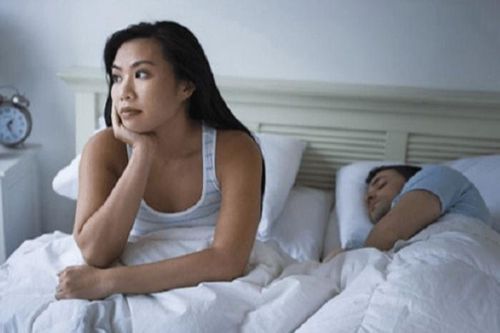 Chồng hơn 15 tuổi muốn có thêm con nhưng 'trốn yêu', vợ trẻ chán nản nhờ dân mạng tư vấn