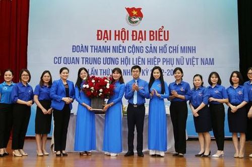 Xây dựng đoàn viên Cơ quan TƯ Hội LHPN Việt Nam bản lĩnh, trí tuệ, đoàn kết, văn minh, tình nguyện