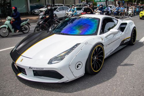 Chi tiết siêu xe Ferrari 488 GTB độ Liberty Walk có ngoại thất lạ mắt