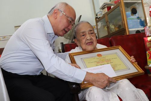 Cảm ơn những hy sinh, cống hiến của người cao tuổi tiêu biểu