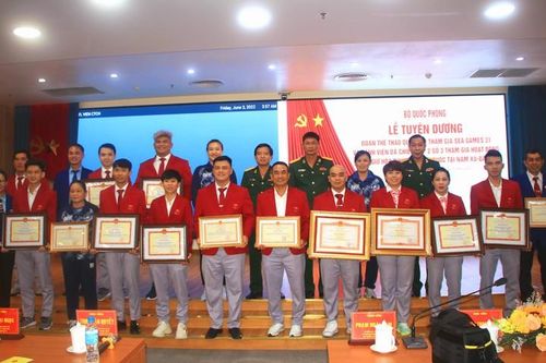 Bộ Quốc phòng tuyên dương Đoàn Thể thao Quân đội tham gia SEA Games 31 và Chiến sĩ 'mũ nồi xanh' hoàn thành nhiệm vụ từ Nam Sudan về nước