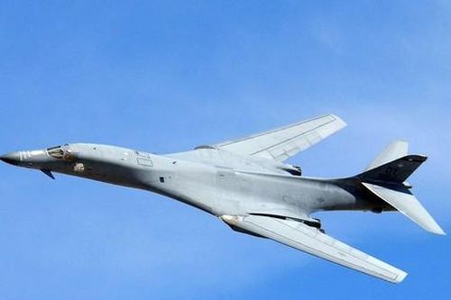 Bốn oanh tạc cơ B-1B Mỹ đồng thời xuất hiện ở đảo Guam